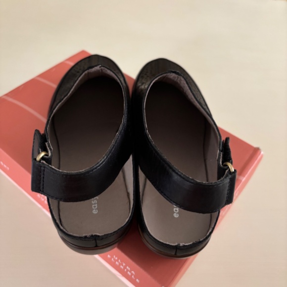 Easy Spirt Dawn closed toe sandals - Like New - Picture 3 of 5